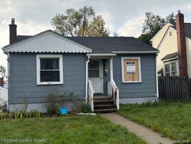 Charles St, Trenton, MI 48183