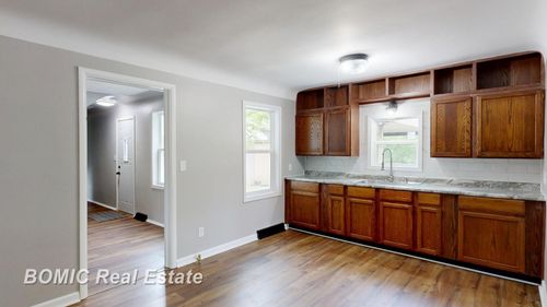 531 W Vienna St, Clio, MI, 48420-5000 | Card Image