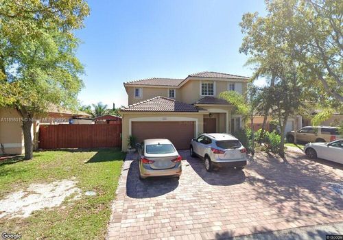 7856 Nw 194th St, Hialeah, FL, 33015-6350 | Card Image