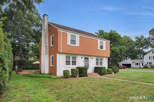 11 Battista Rd, Manchester, CT, 06040-6201 | Card Image