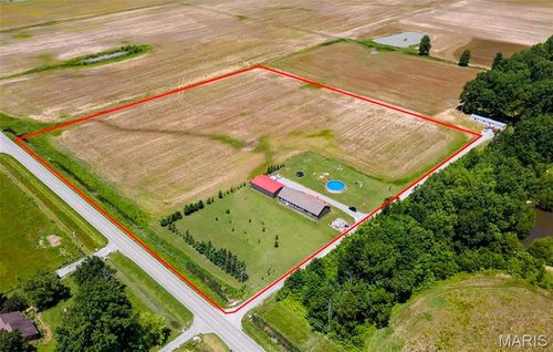 10045 Freeman Spur Blacktop, West Frankfort, IL, 62896-4737 | Card Image