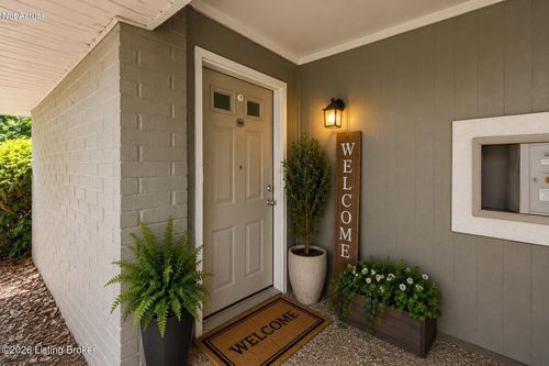 300 La Fontenay Ct, Louisville, KY, 40223-3021 | Card Image
