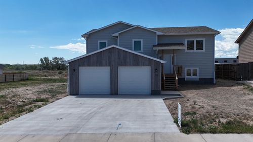 915 Flicker St, Douglas, WY, 82633-2500 | Card Image