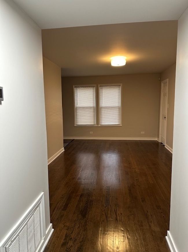 8040 S Kingston Avenue, Home with 4 bedrooms, 2 bathrooms and 2 parking in Chicago IL | Image 32