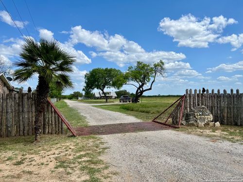 375 Bluntzer Rd, Jourdanton, TX, 78026-4884 | Card Image