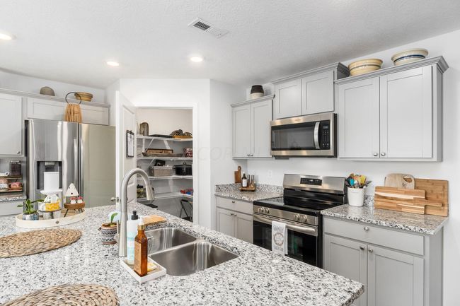 598 Faulkner Dr, House other with 3 bedrooms, 2 bathrooms and null parking in Lithopolis OH | Image 4