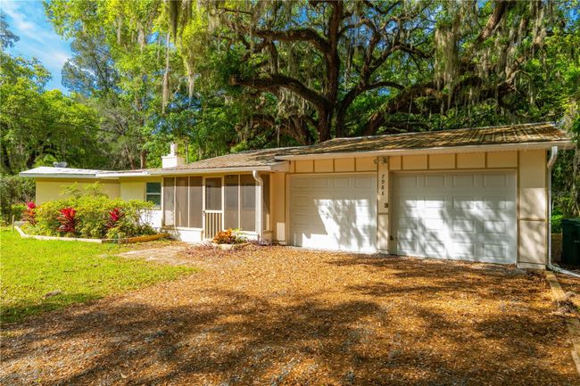 7988 County Road 129, House other with 3 bedrooms, 2 bathrooms and null parking in Wildwood FL | Image 3