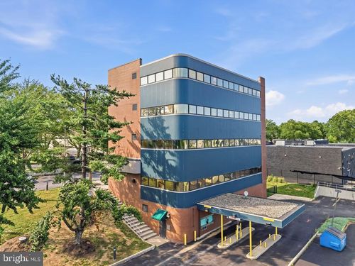 446 Union Boulevard, Allentown, PA, 18109 | Card Image