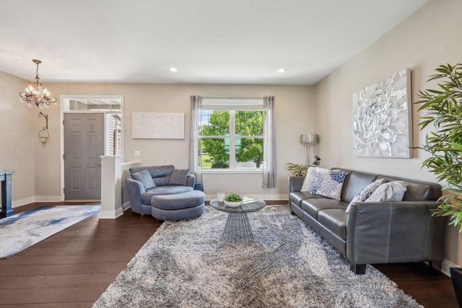 Front sitting room | Image 5