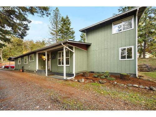 225 Fox Ln, Roseburg, OR, 97471-9509 | Card Image
