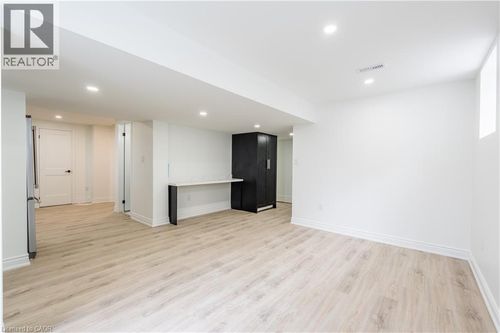 lower-45 Rainbow Dr, Caledonia, ON, N3W0E7 | Card Image