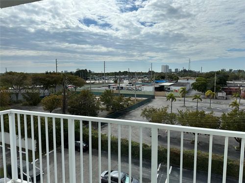 apt-504-16465 Ne 22nd Ave, North Miami Beach, FL, 33160-3725 | Card Image