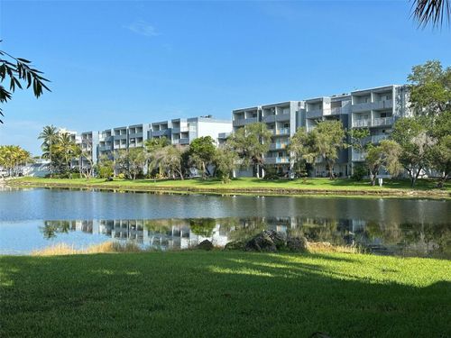 f417-9359 Fontainebleau Blvd, Miami, FL, 33172-4245 | Card Image