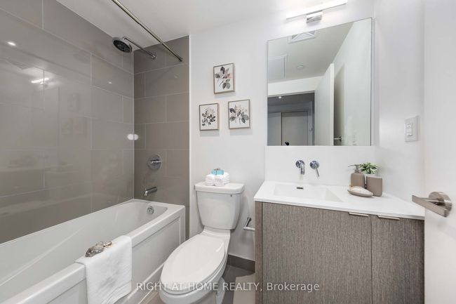 1408 - 100 Harbour St, Condo with 0 bedrooms, 1 bathrooms and null parking in Toronto ON | Image 5