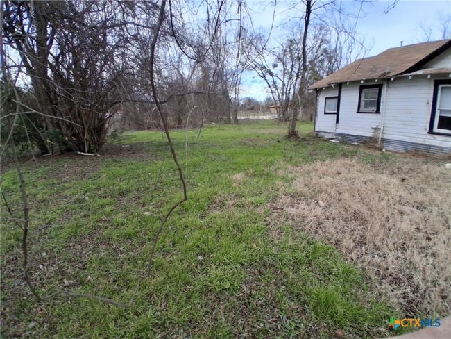 1206 W 7 Th St, House other with 3 bedrooms, 1 bathrooms and null parking in Cameron TX | Image 14