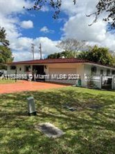 51 Hunting Lodge Ct, House other with 3 bedrooms, 2 bathrooms and null parking in Miami Springs FL | Image 2