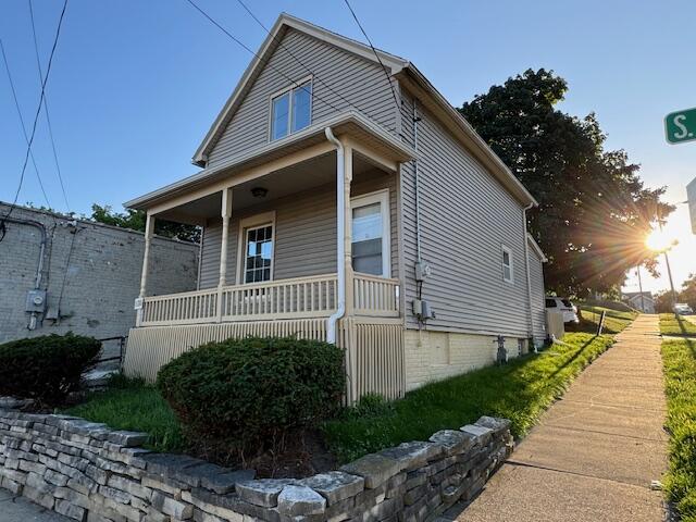 Memorial Dr, Racine, WI 53403
