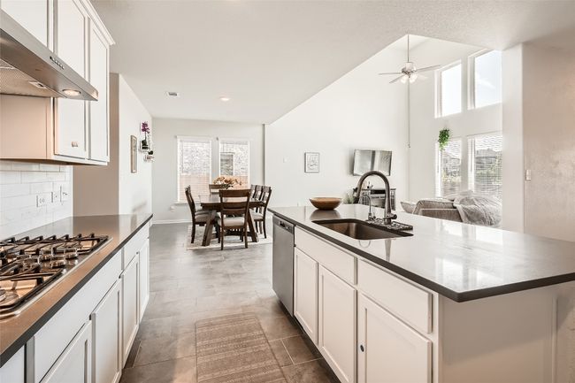 658 Cherrystone Loop, House other with 4 bedrooms, 3 bathrooms and 4 parking in Buda TX | Image 5