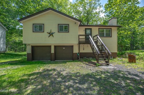 152 Mallard Ln, Bushkill, PA, 18324-8218 | Card Image