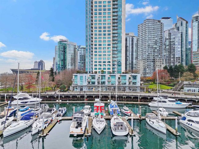 B17 - 1525 Coal Harbour Quay, Home with 1 bedrooms, 1 bathrooms and null parking in Vancouver BC | Image 3