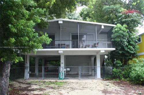 155 Iroquois St, Tavernier, FL, 33070-2112 | Card Image