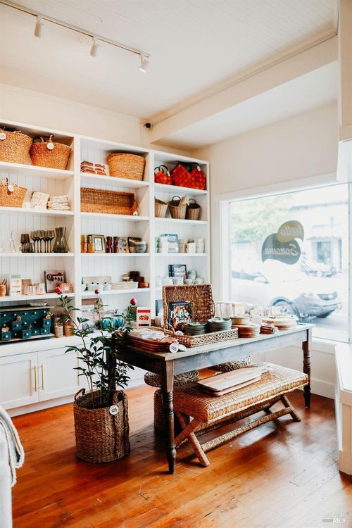 a-536 Broadway, Sonoma, CA, 95476-6602 | Card Image