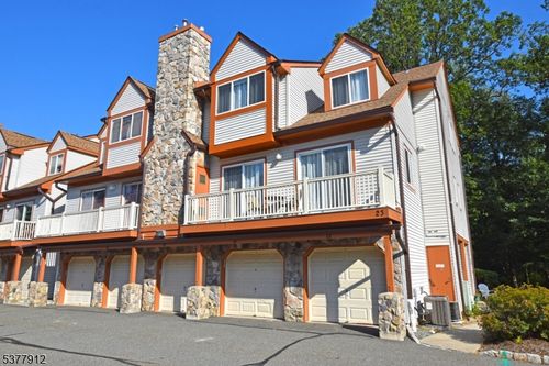 26 Woods Edge Dr, Succasunna, NJ, 07876-1281 | Card Image