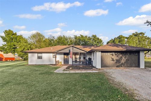 35 Zbinden Ln, Highland, IL, 62249-1012 | Card Image