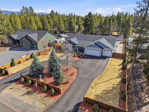 17463 Egret Dr, Bend, OR, 97707-2017 | Card Image