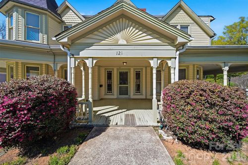 121 5th Ave Ne, Hickory, NC, 28601-5024 | Card Image