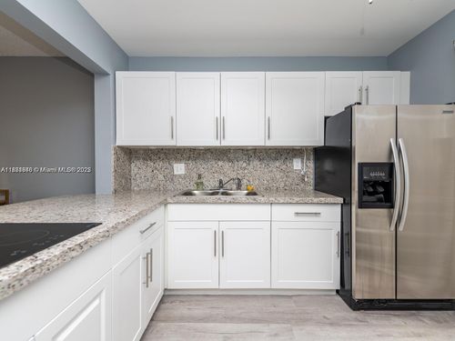 apt-209-2200 Park Ln, Hollywood, FL, 33021-3731 | Card Image