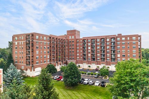 706-1700 Riverwoods Dr, Melrose Park, IL, 60160-1619 | Card Image