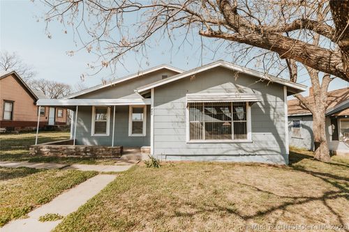 402 Kansas St, Pawnee, OK, 74058-2030 | Card Image