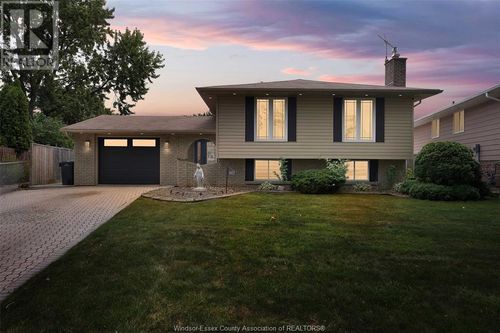 9577 Midfield Cres, Windsor, ON, N8R1W9 | Card Image