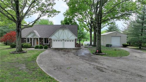 33011 E R D Mize Rd, Grain Valley, MO, 64029-9516 | Card Image