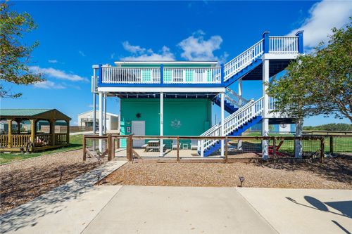 2001 S Doughty St, Rockport, TX, 78382-7416 | Card Image