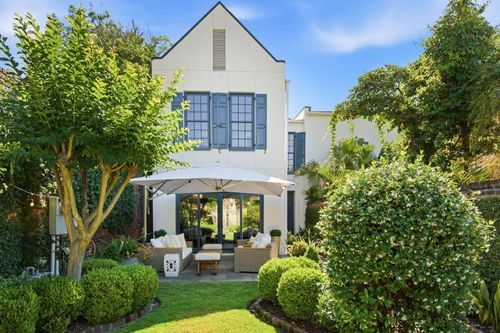 4 Bedons Aly, Charleston, SC, 29401-2523 | Card Image