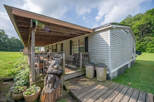9805 Crooked Creek Rd Se, Uhrichsville, OH, 44683-7534 | Card Image