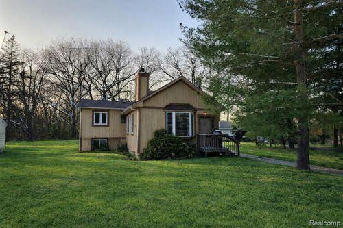 15122 Ripple Dr, Linden, MI, 48451-9710 | Card Image