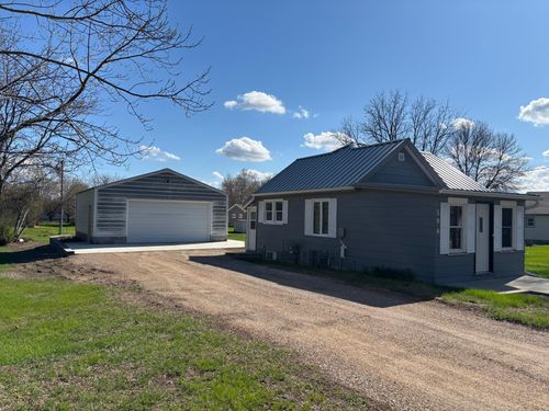 706 3rd Ave N, Lakefield, MN, 56150-9440 | Card Image