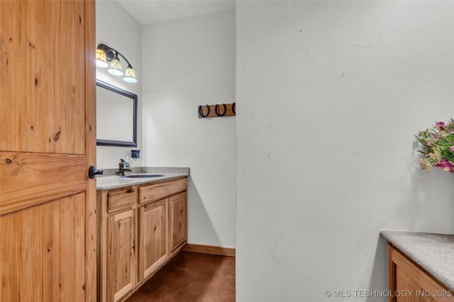 300 Nw 6 Th St, House other with 3 bedrooms, 2 bathrooms and null parking in Kingston OK | Image 29