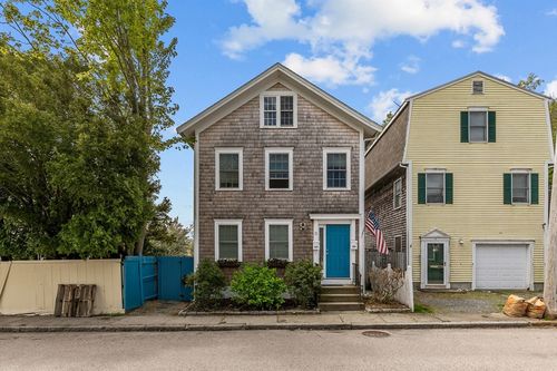 12 Callender Ave, Newport, RI, 02840-2012 | Card Image