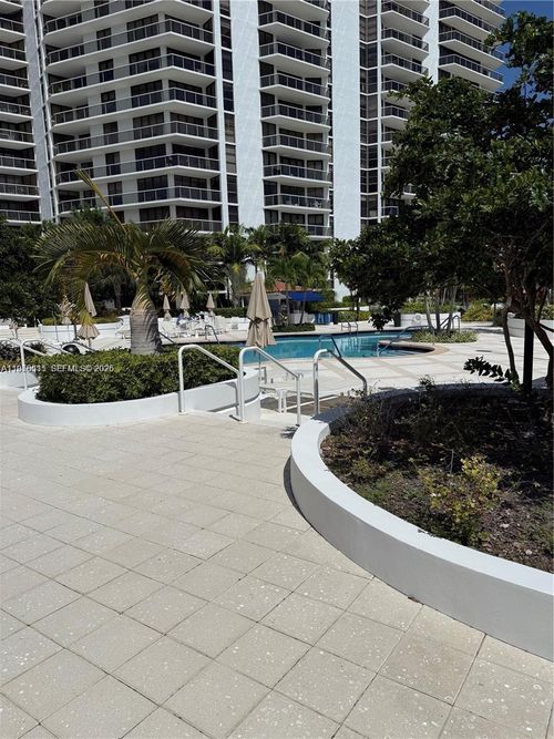 cab19-20281 E Country Club Dr, Aventura, FL, 33180-3010 | Card Image