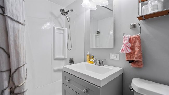 Master bath- beautifully renovated! | Image 23
