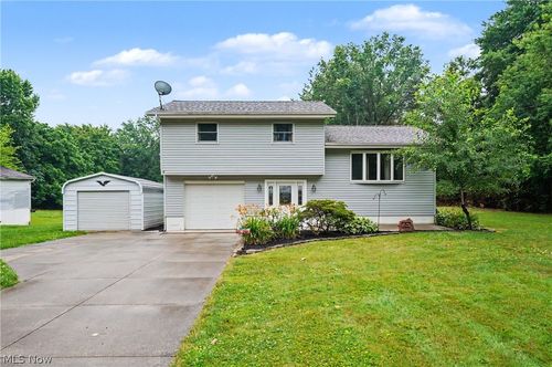 2704 Lyman Dr, New Franklin, OH, 44216-9768 | Card Image