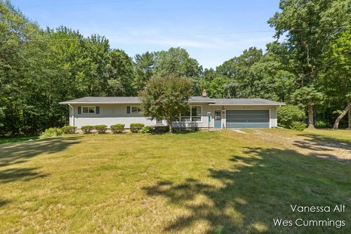 8233 Johnson Rd, Belding, MI, 48809-9584 | Card Image