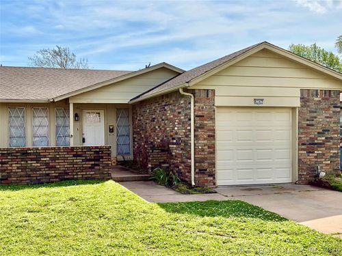 6347 S Madison Pl, Tulsa, OK, 74136-1393 | Card Image