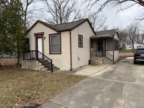 2081 Oaknoll St, Auburn Hills, MI, 48326-3124 | Card Image