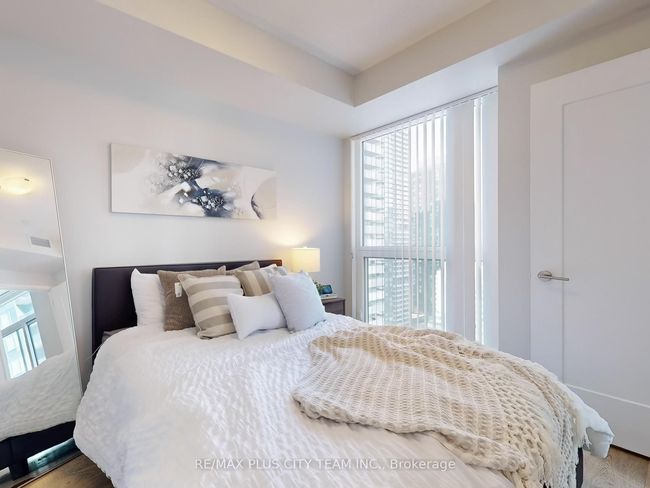 2405 - 99 John St, Condo with 2 bedrooms, 1 bathrooms and null parking in Toronto ON | Image 8