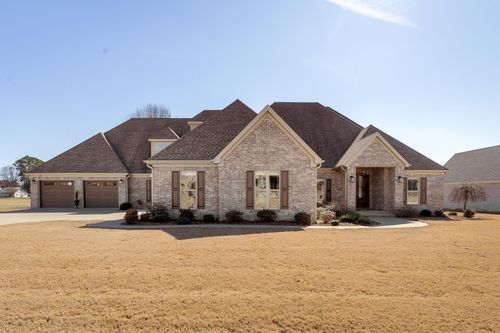 111 Barrington Ct, Muscle Shoals, AL, 35661-3925 | Card Image